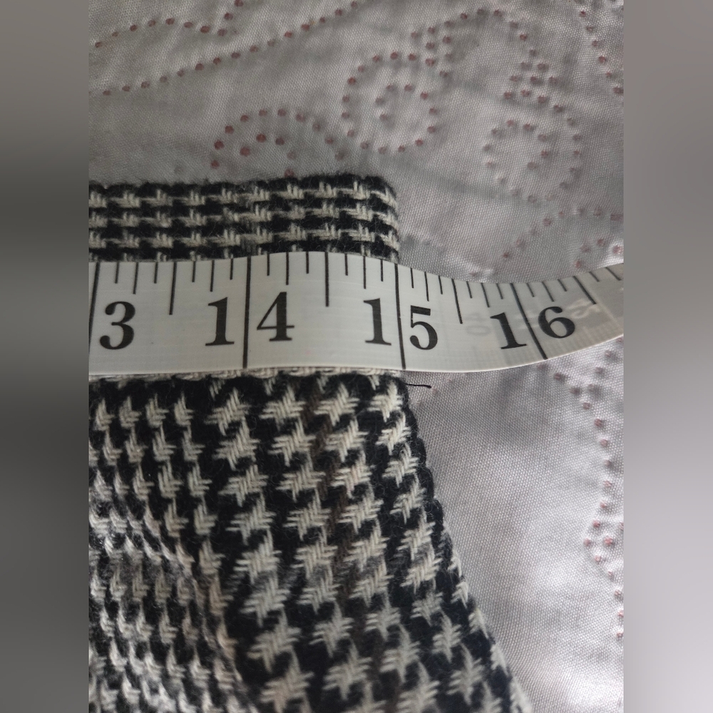 Classic Black & White Plaid Pencil Skirt 100% Wool Vtg Size 12 - Picture 2 of 6